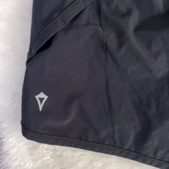Girls black ivivva speed shorts - Picture 5 of 7